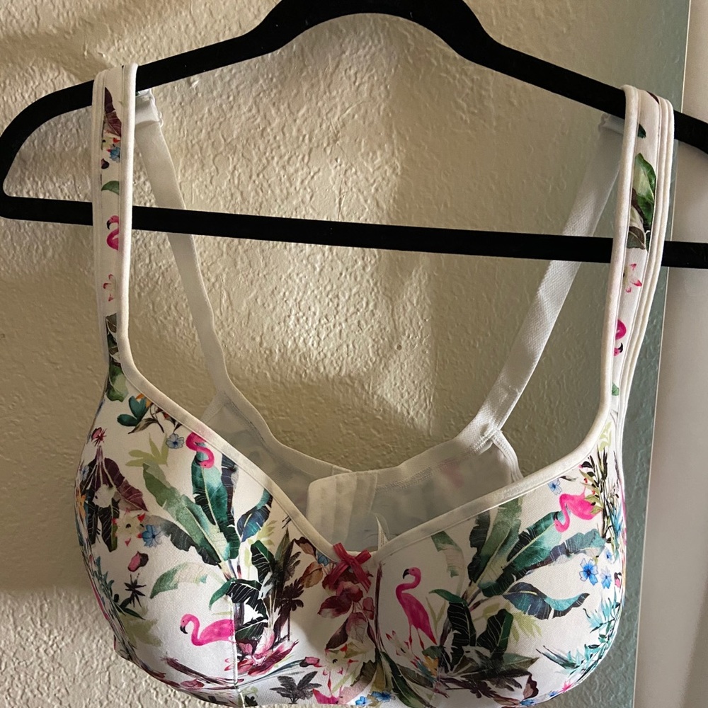 Cacique Size 38 F lightly lined balconette bra